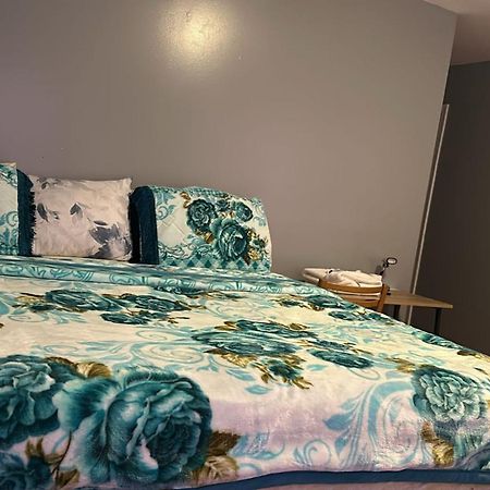 Divine Villa Guest House 65 Sherman 6Mins To Airport And 4Mins To Penn Station Newark Buitenkant foto