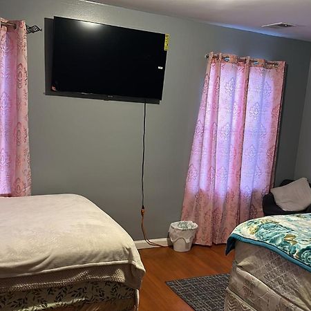 Divine Villa Guest House 65 Sherman 6Mins To Airport And 4Mins To Penn Station Newark Buitenkant foto