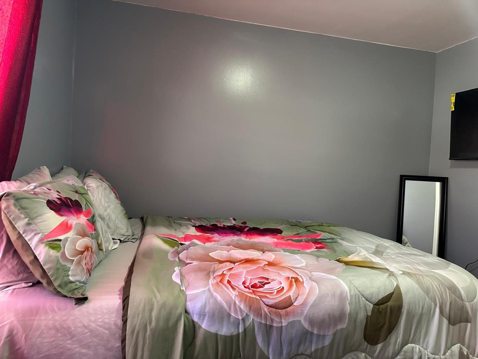 Divine Villa Guest House 65 Sherman 6Mins To Airport And 4Mins To Penn Station Newark Buitenkant foto