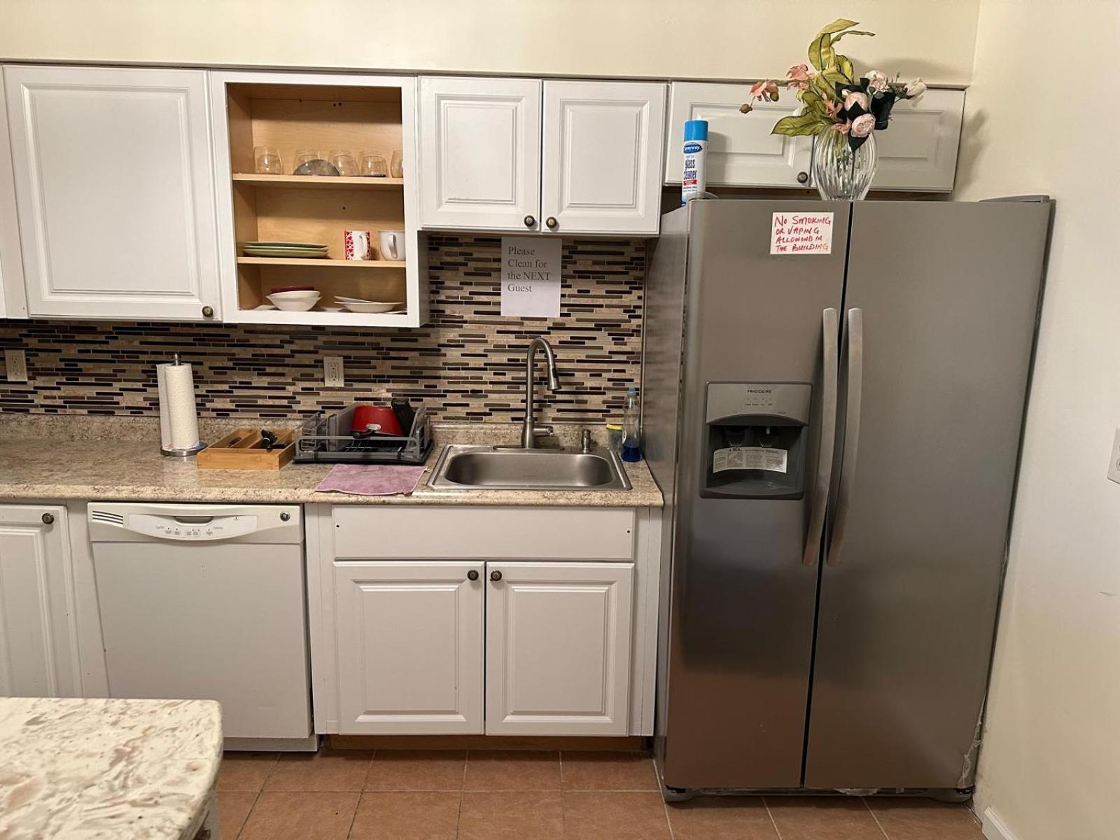 Divine Villa Guest House 65 Sherman 6Mins To Airport And 4Mins To Penn Station Newark Buitenkant foto