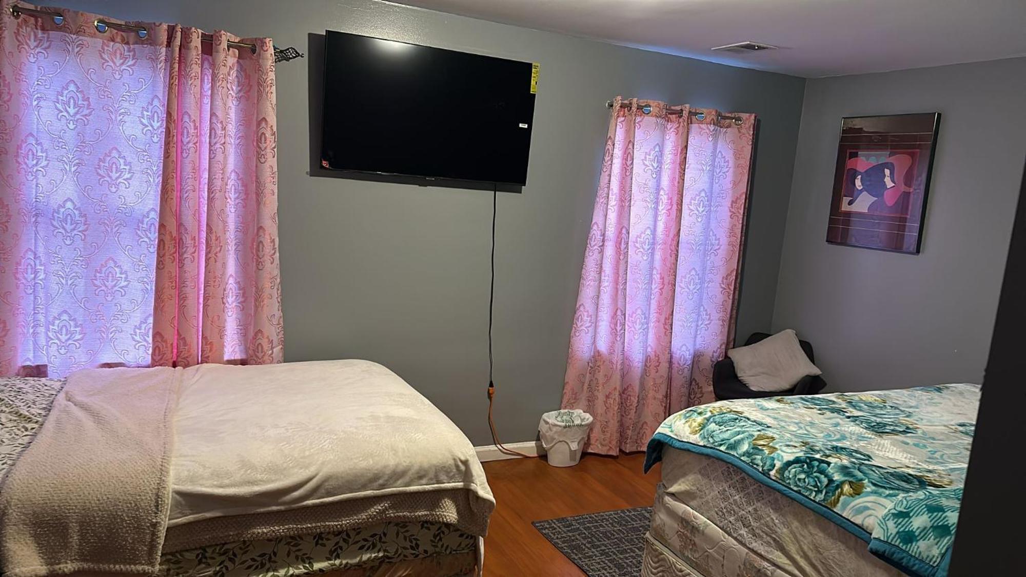 Divine Villa Guest House 65 Sherman 6Mins To Airport And 4Mins To Penn Station Newark Buitenkant foto